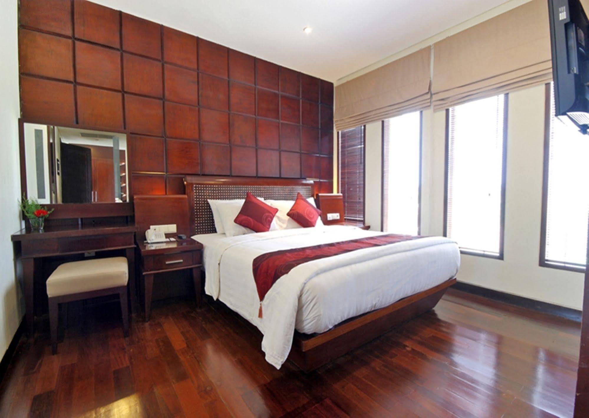 Capital O 2114 Grand Jimbaran Boutique Hotel Extérieur photo